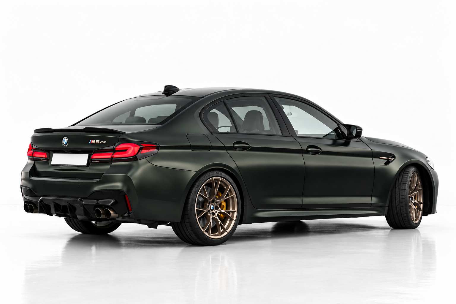 BMW M5 CS oldalnézet – sportszedán bérlés Budapesten