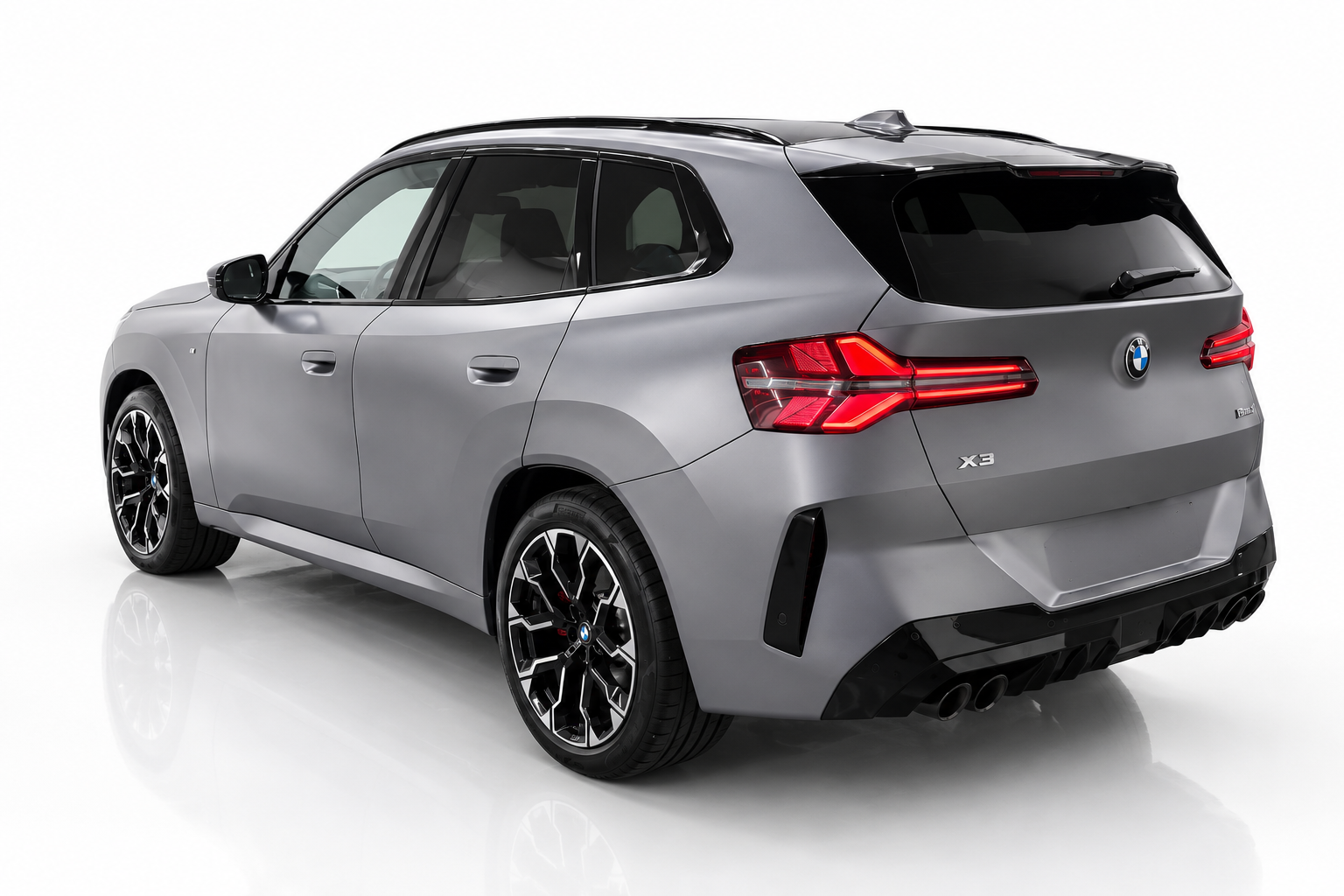BMW X3 M50 hátulról, félprofilból – sport SUV bérlés Budapesten