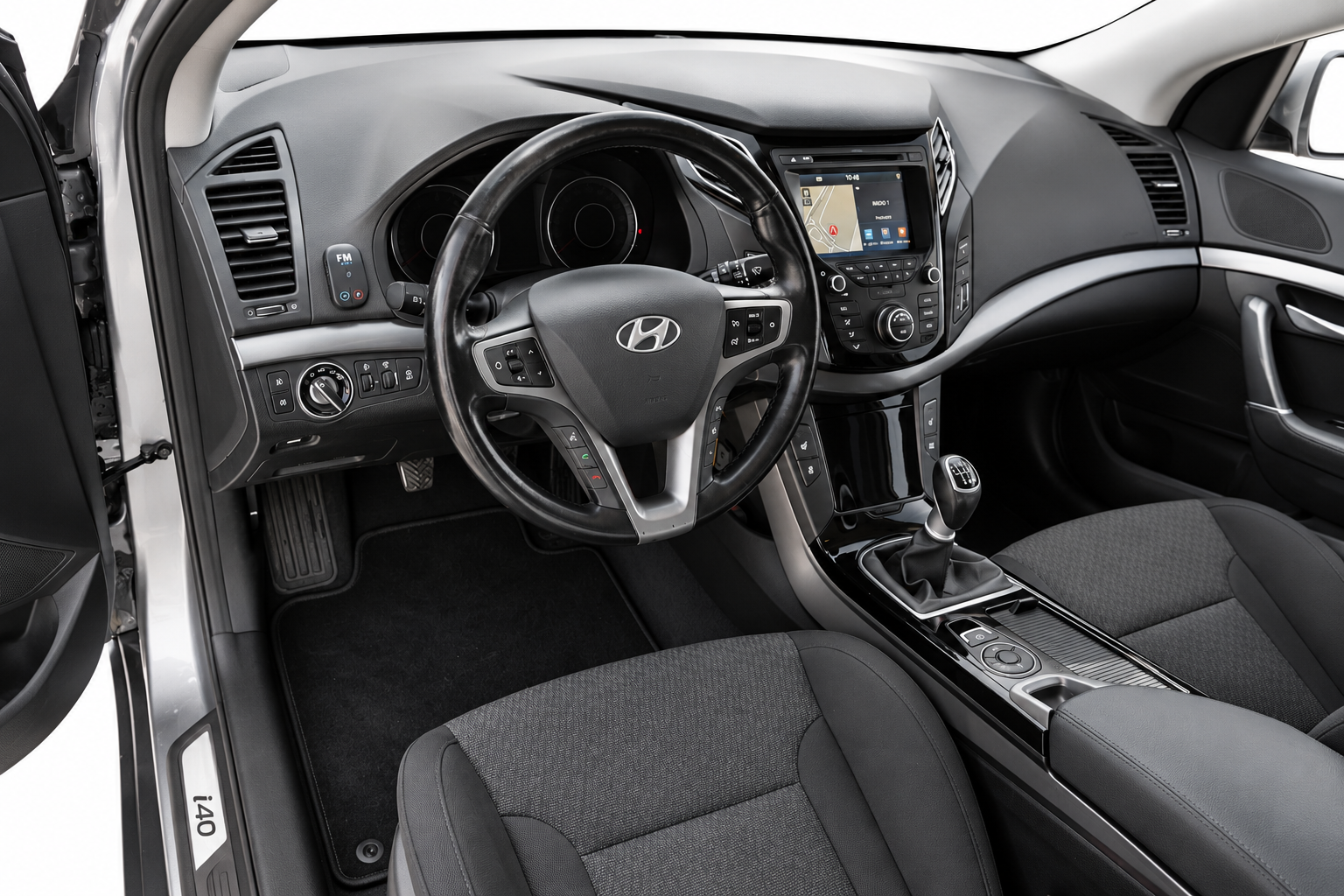 Hyundai i40 műszerfal – szedán bérlés Budapesten