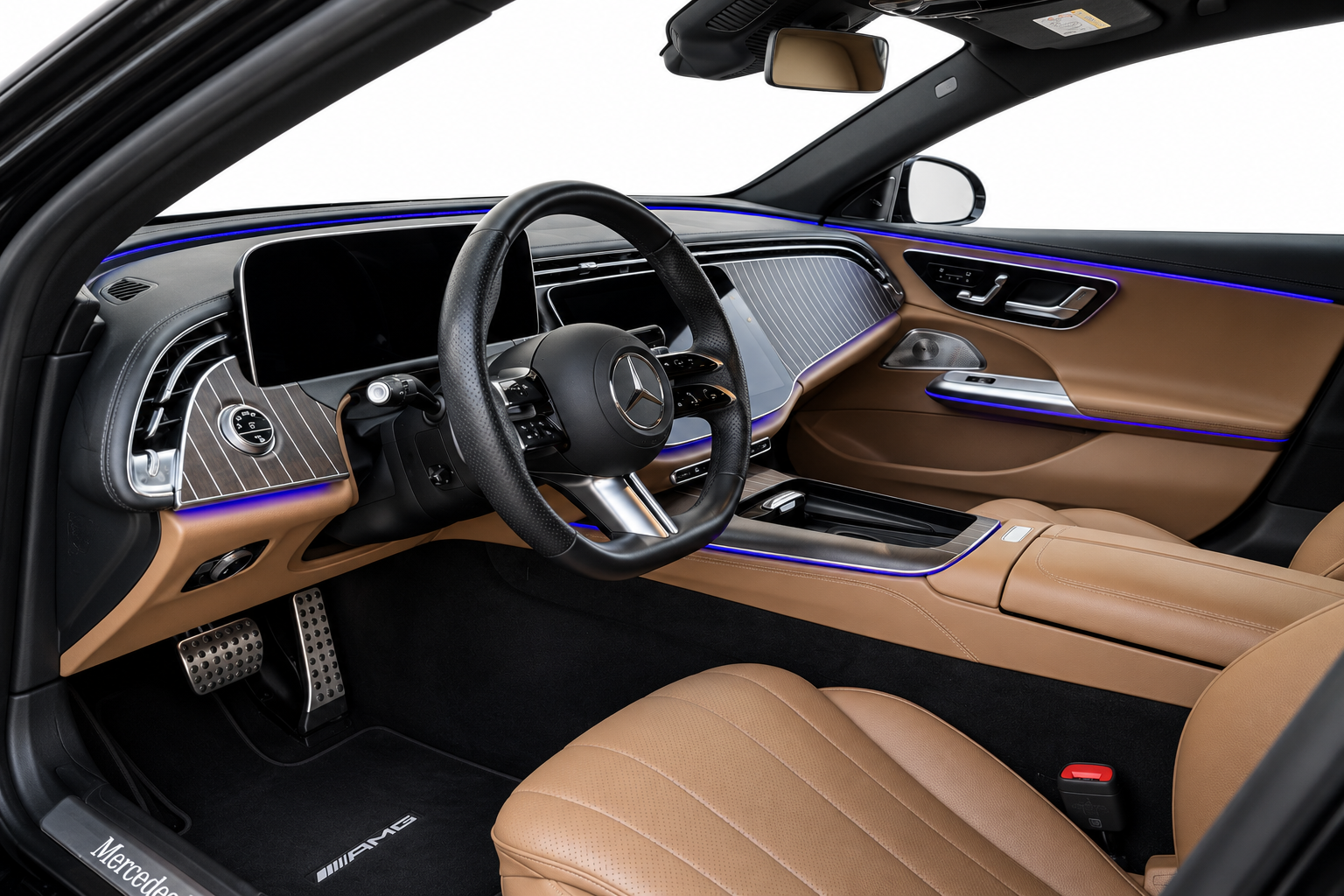 Mercedes-Benz E 220 d belső tér, ambient világítással – prémium szedán bérlés Budapesten