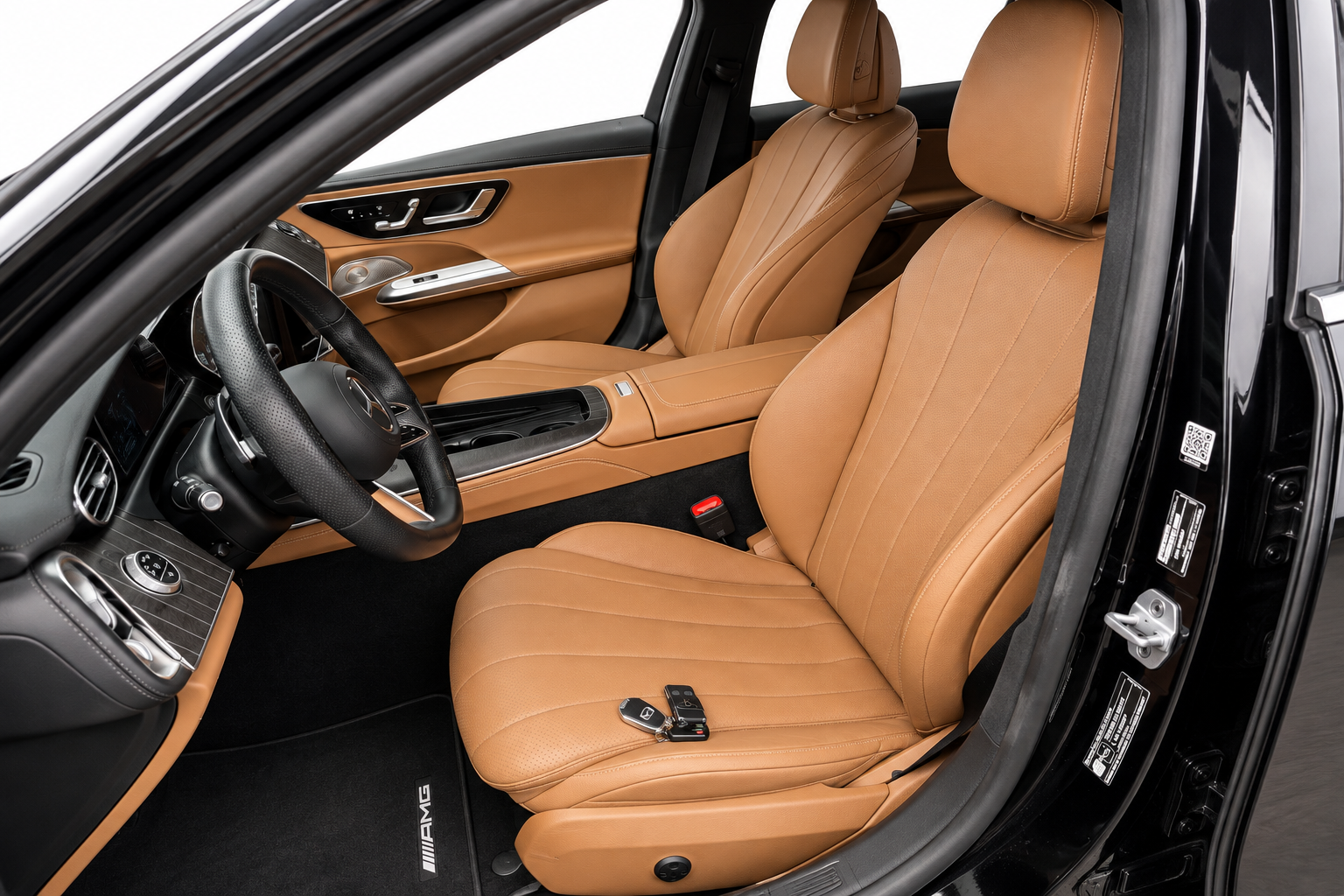 Mercedes-Benz E 220 d belső tér, barna bőr ülésekkel – prémium szedán bérlés Budapesten