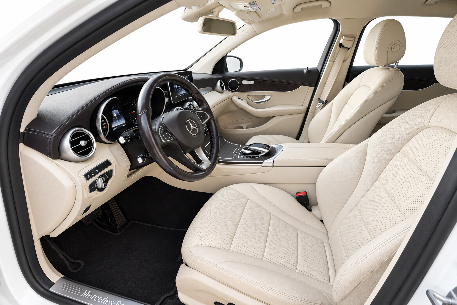 Mercedes-Benz GLC 220d Coupé belső tér, vezetőoldal – prémium SUV bérlés Budapesten