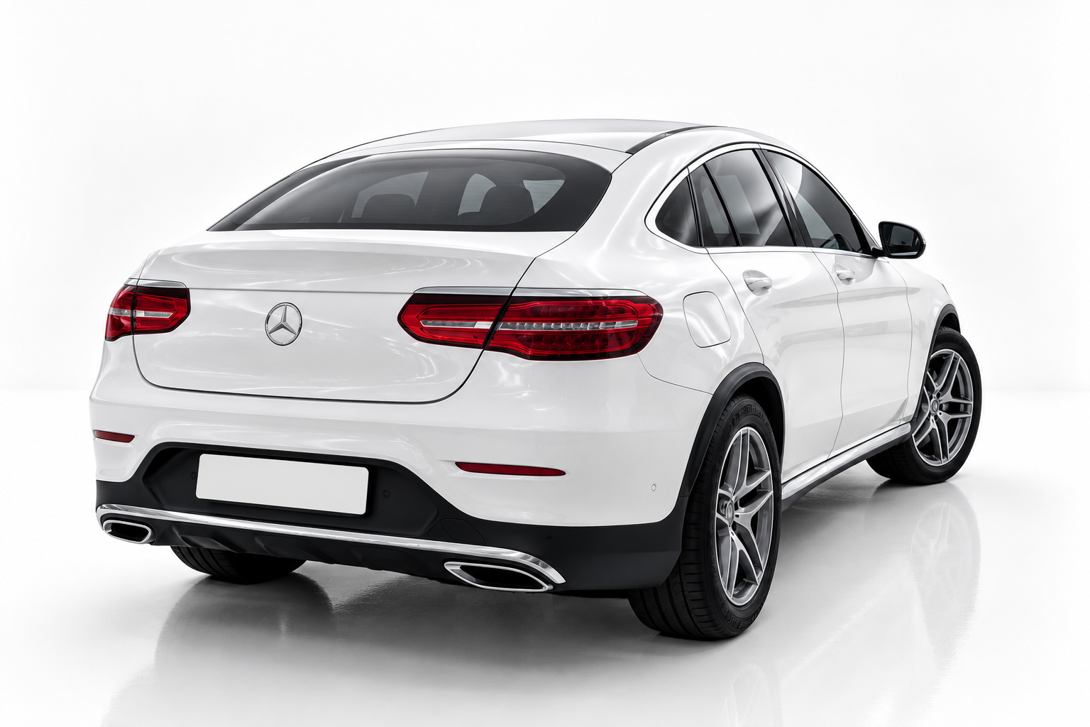 Mercedes-Benz GLC 220d Coupé hátulról, félprofilból – prémium SUV bérlés Budapesten