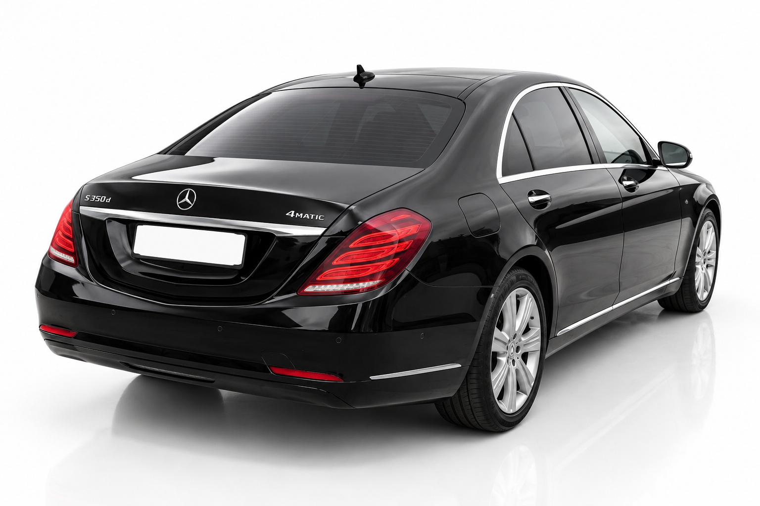 Mercedes-Benz S 350d hátulról – luxus limuzin bérlés Budapesten