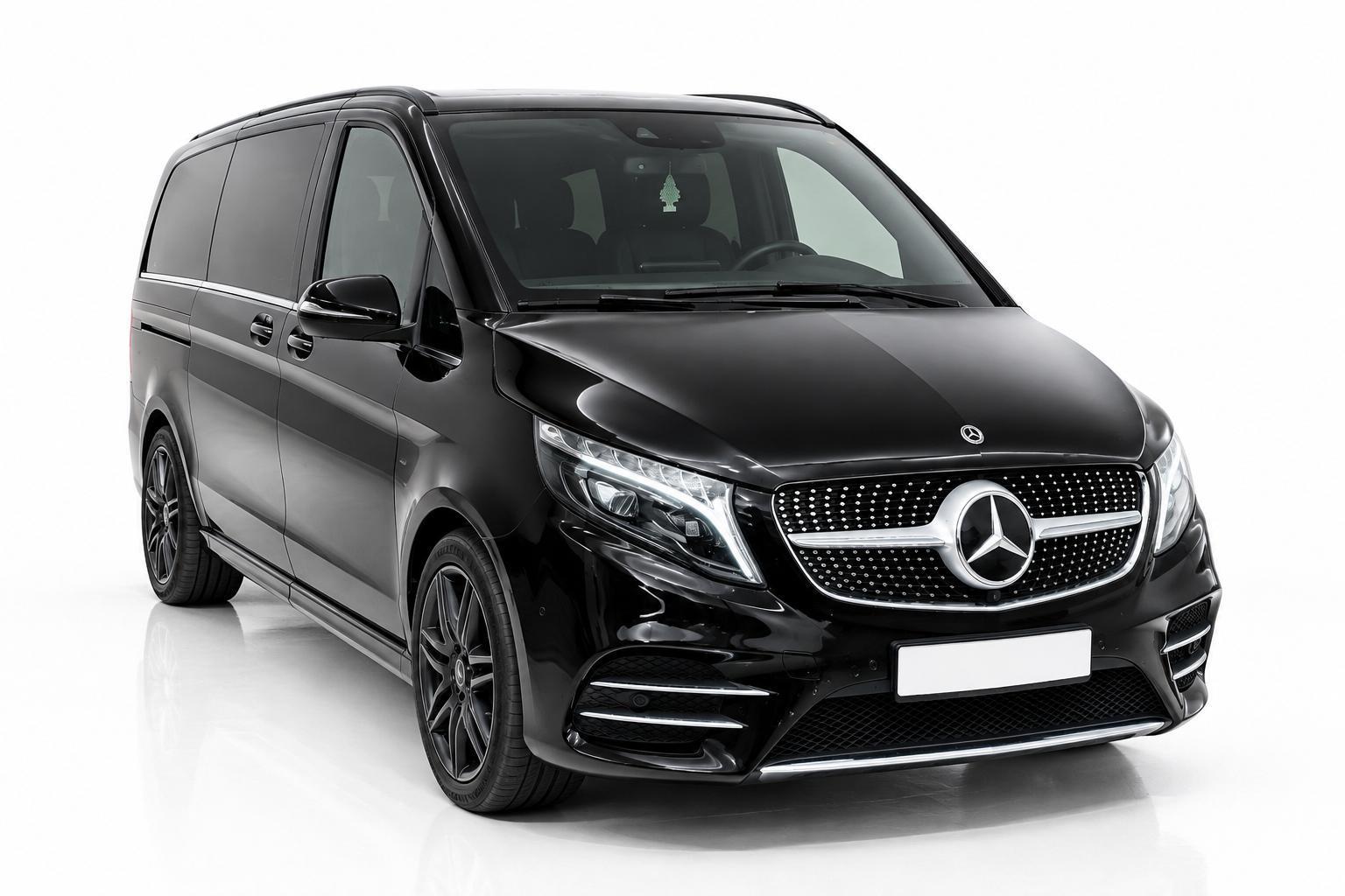 Mercedes-Benz V-osztály elölnézet – luxus kisbusz bérlés Budapesten