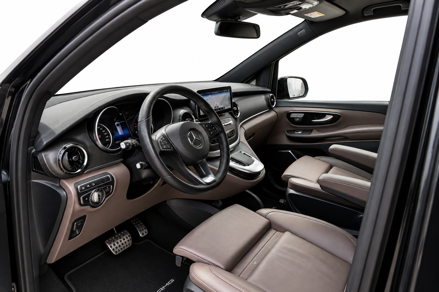 Mercedes-Benz V-osztály műszerfal – luxus kisbusz bérlés Budapesten