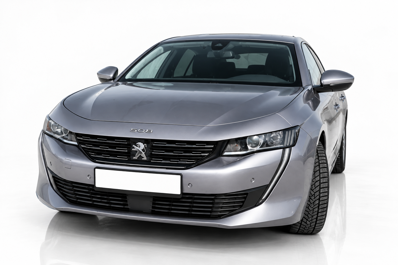Peugeot 508 elölnézet – középkategória bérlés Budapesten