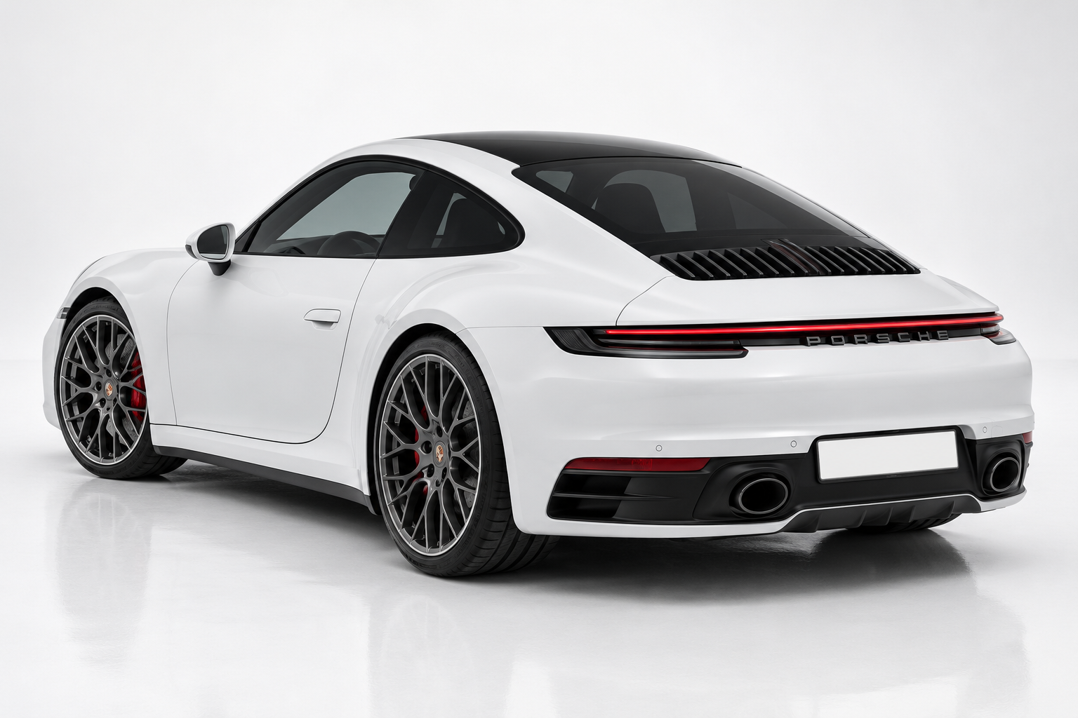Bérelhető Porsche 911 Carrera S hátulnézetből, sport kipufogórendszerrel