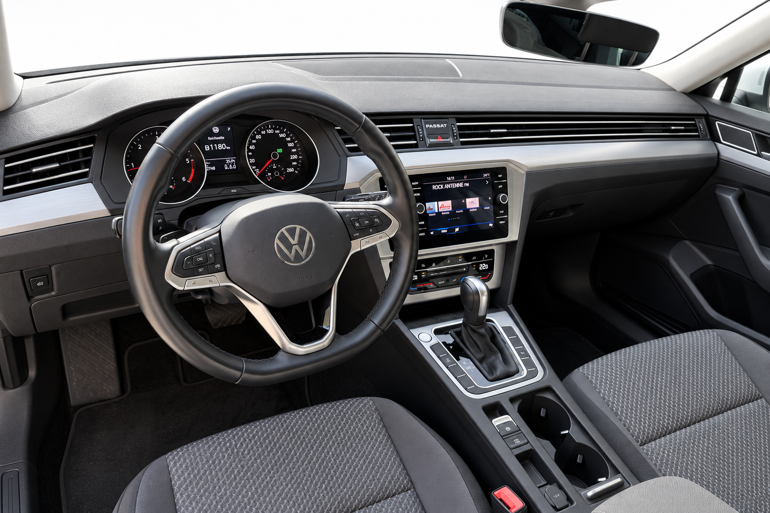 Volkswagen Passat Variant műszerfal – kombi bérlés Budapesten